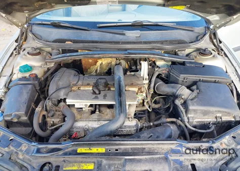 2001 Volvo V70 2.4T из США, поврежденный, VIN YV1SW58D311025931